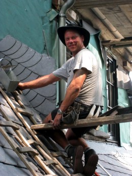 Markus Zirwes am Dacharbeiten